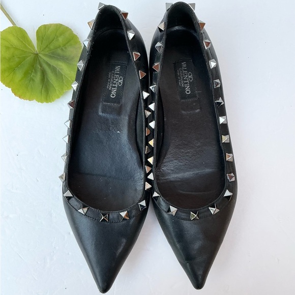 Valentino Garavani Black Flat Shoes Sz 38 $895 MSRP - Picture 3 of 8